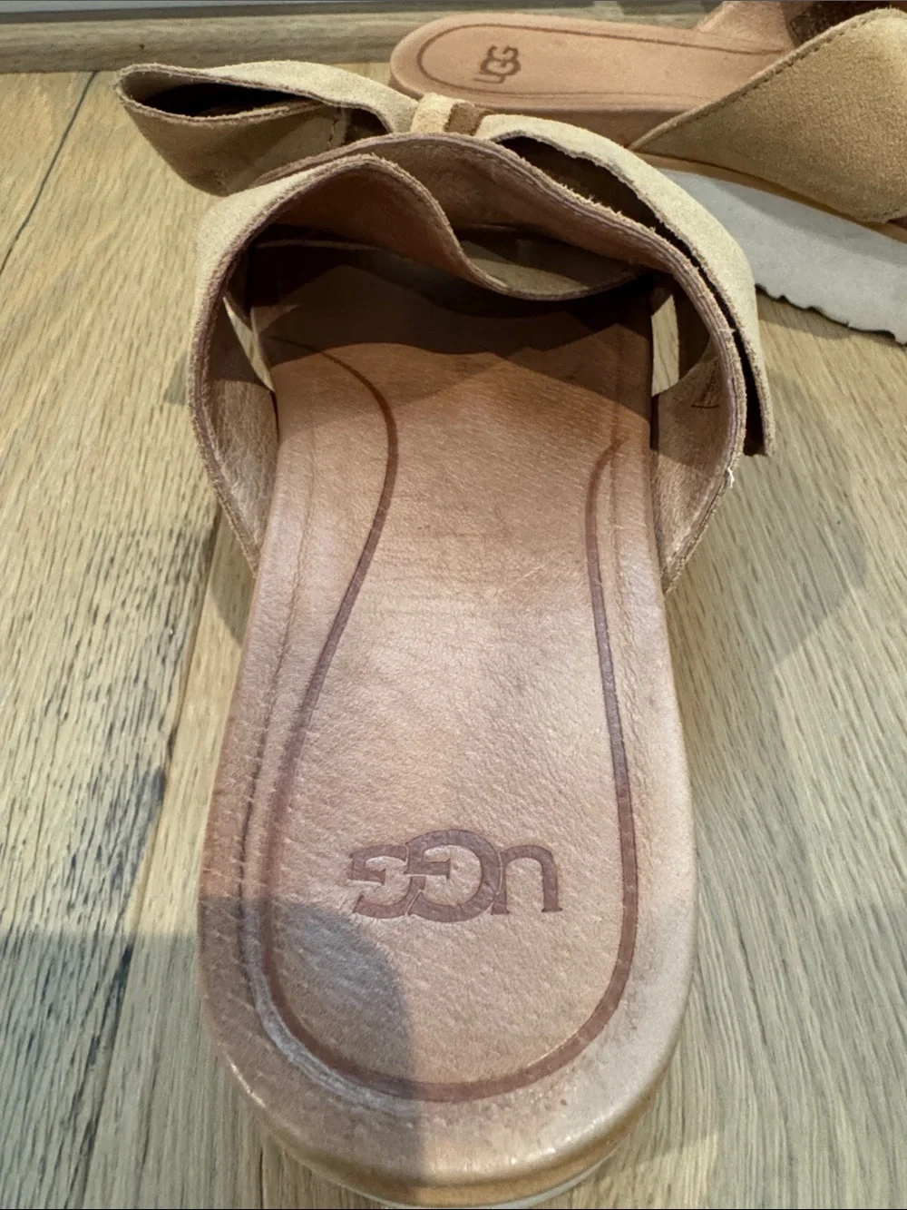UGG Women's Tan Bow Slide Clogs - Picture 6 of 6